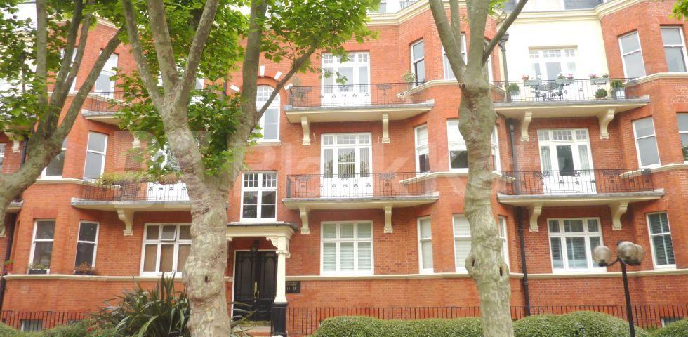 			LUXURY 3 BED 2 BATH!, 3 Bedroom, 1 bath, 1 reception Flat			 Elgin Ave, MAIDA VALE
